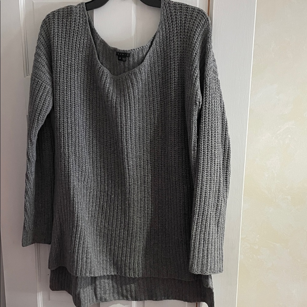 Theory Gray Waffle Knit Sweater in size large